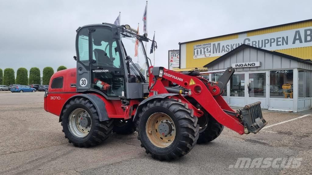 Weidemann 3070CX60 Gumikerekes homlokrakodók