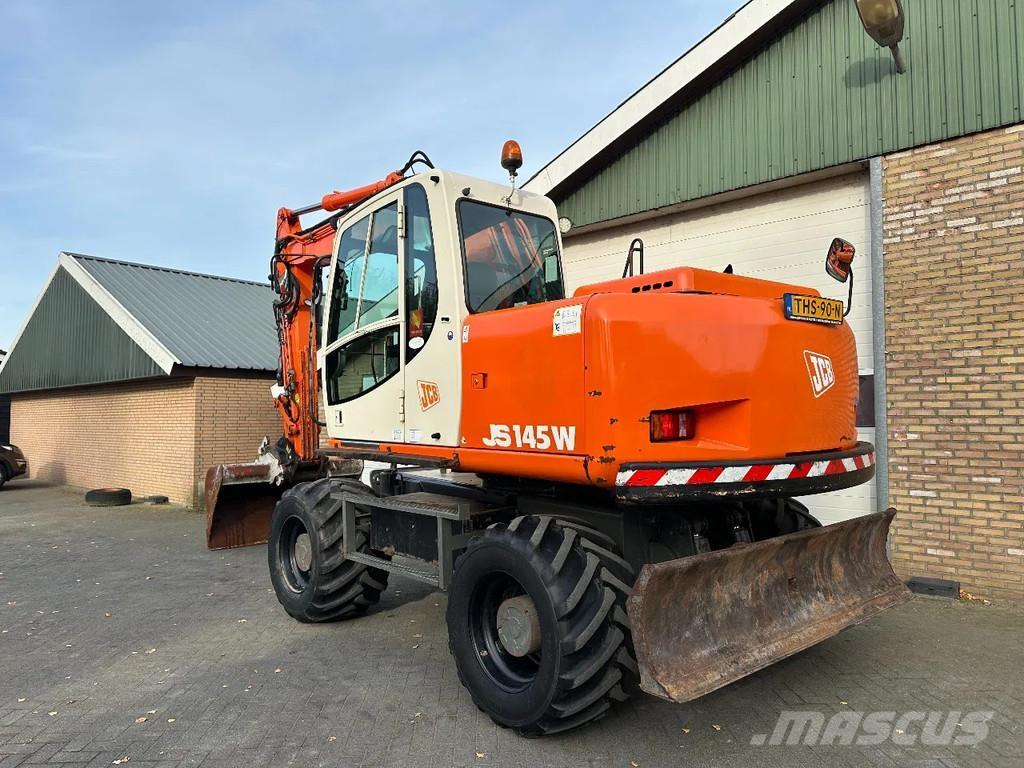 JCB JS145W Gumikerekes kotrók