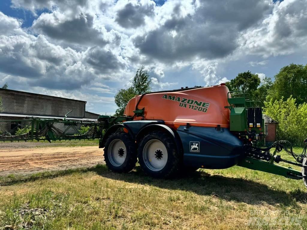 Amazone UX 11200 Vontatott trágyaszórók