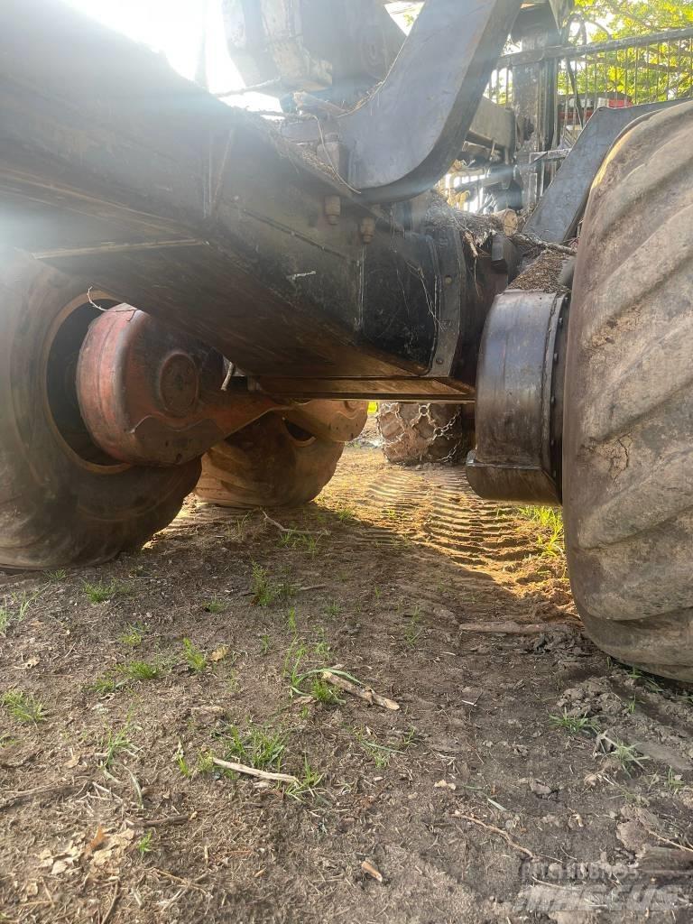 Valmet 890,2 Kihordók