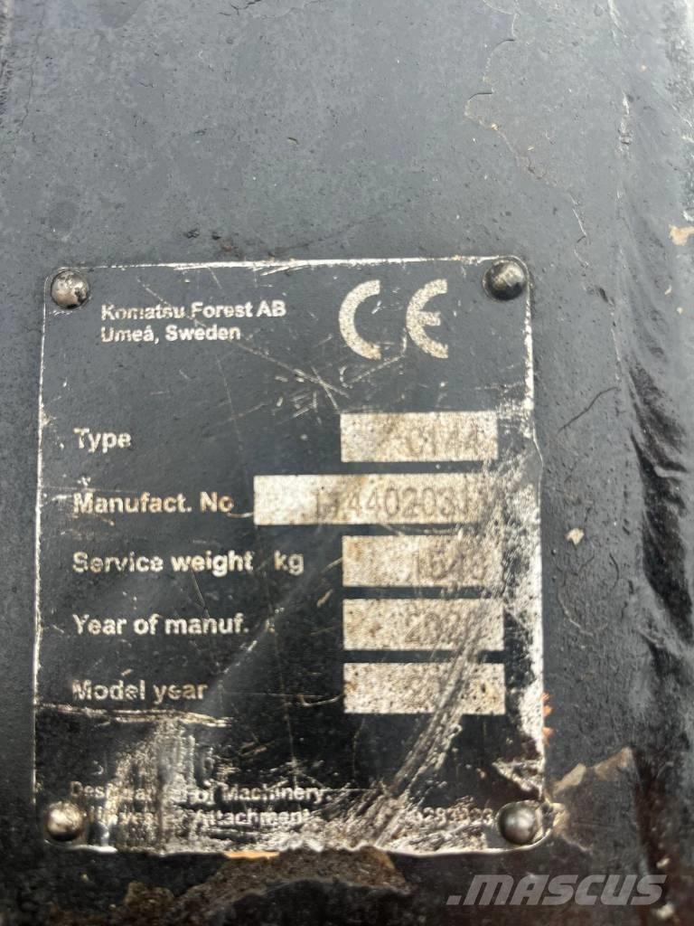 Komatsu 931 XC Betakarítók