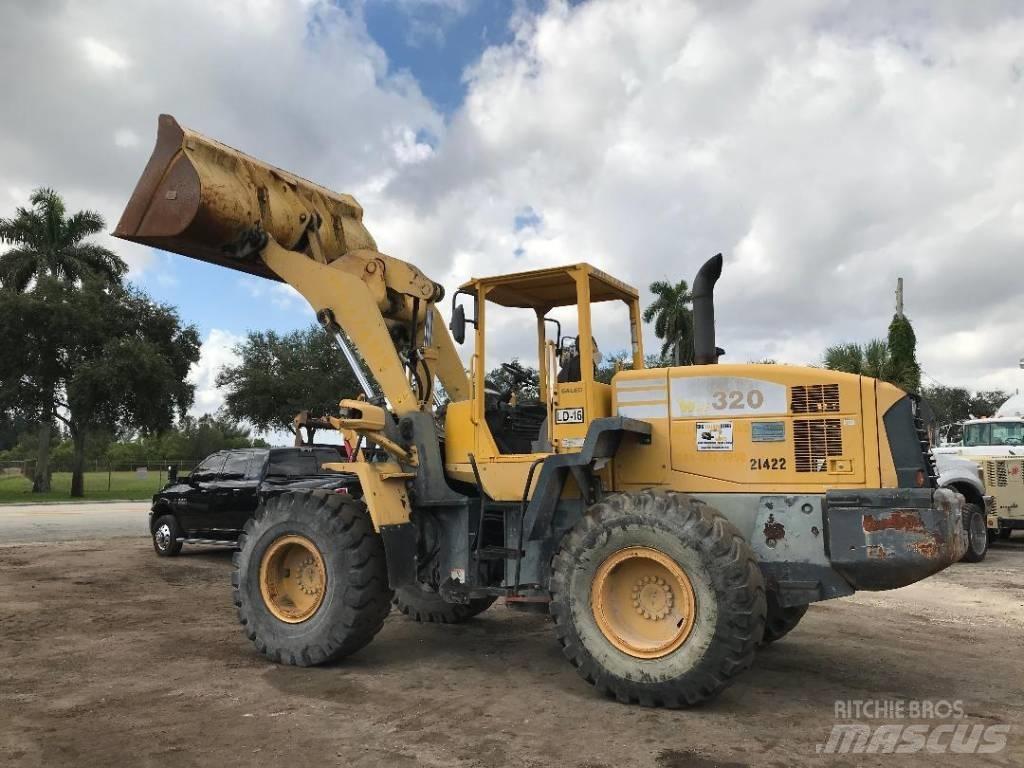 Komatsu WA320-5 Gumikerekes homlokrakodók