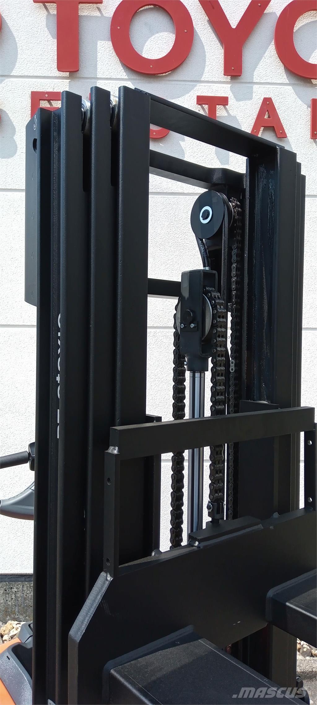 Toyota SWE120L Elektromos gyalogkíséretű targoncák