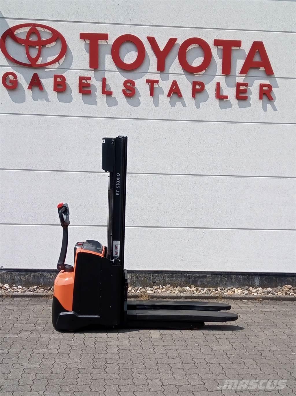 Toyota SWE120L Gyalogkíséretű targonca