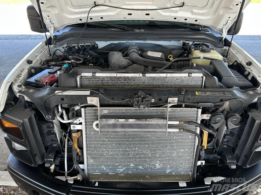 Ford F 250 SD Kis teherszállító/Platós kocsi
