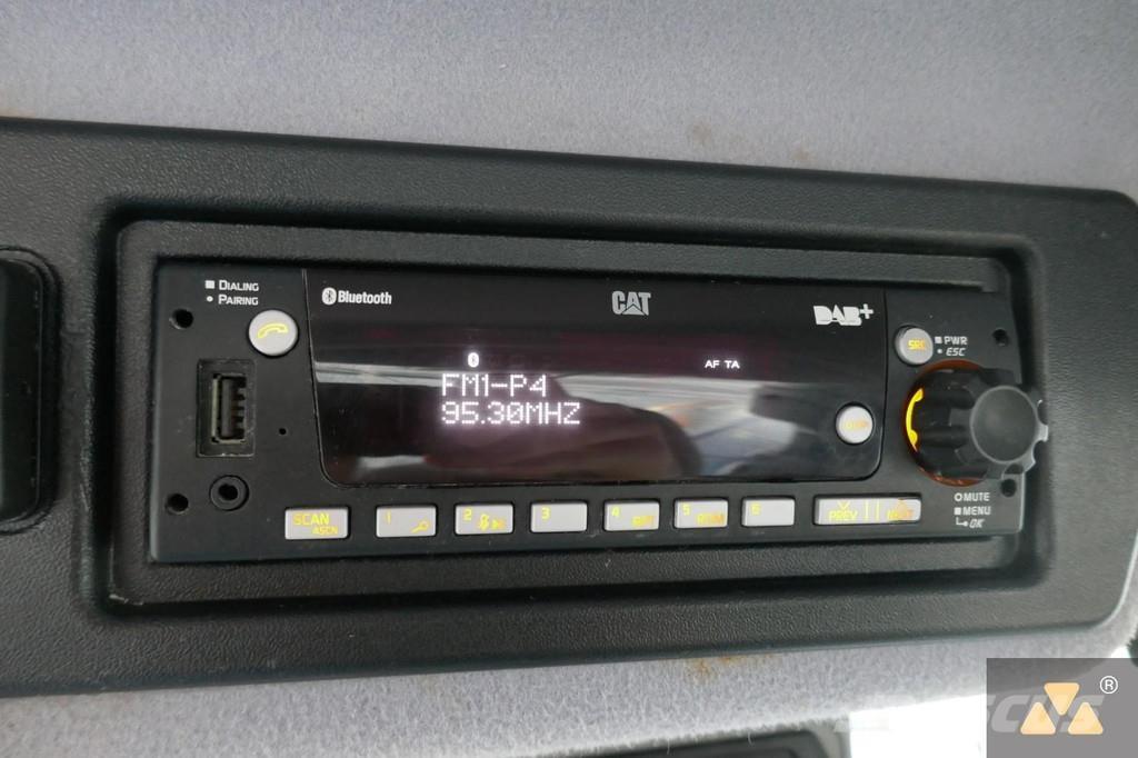 CAT 972M Gumikerekes homlokrakodók