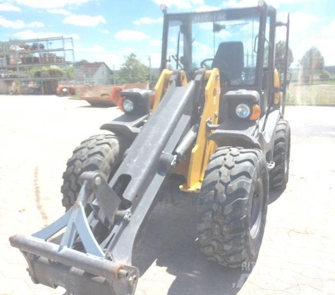 Mecalac AX 1000 Gumikerekes homlokrakodók