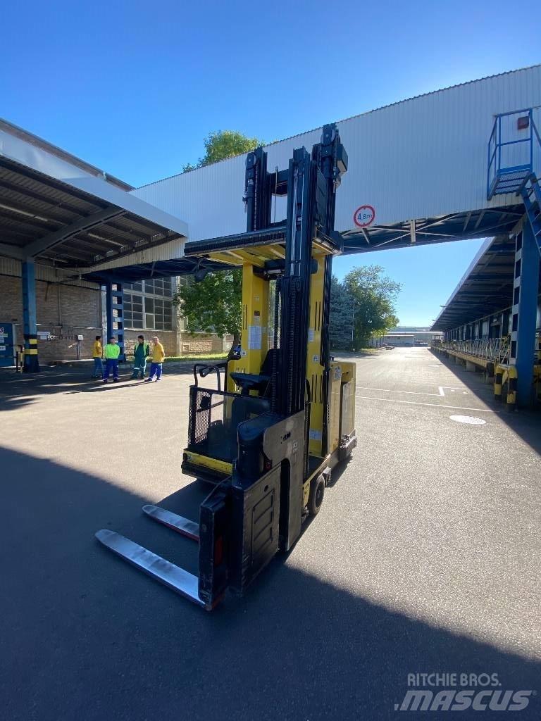 Hyster C1.0 Magasraktári szűkfolyosós targonca