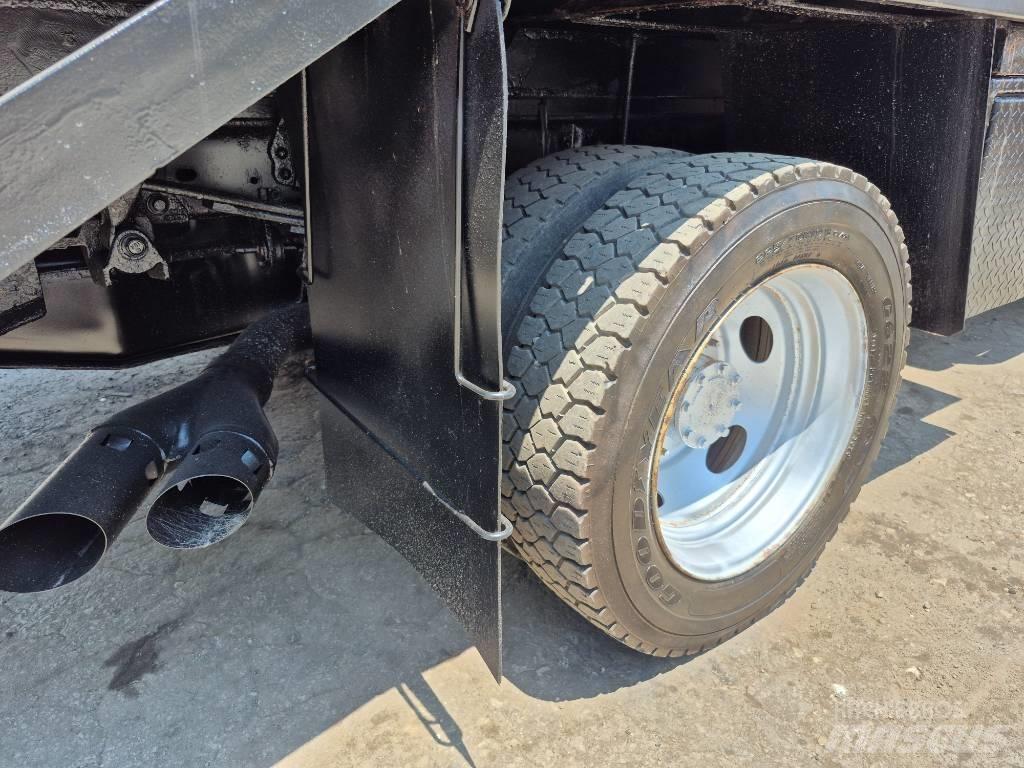 Ford F 550 Kis teherszállító/Platós kocsi