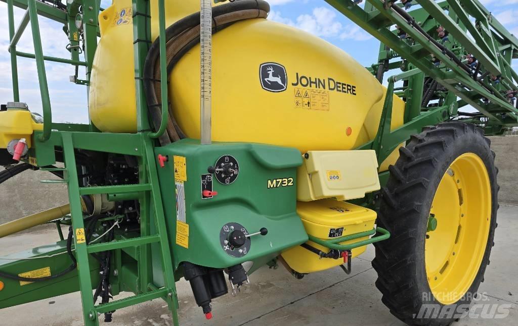 John Deere M 732 Vontatott trágyaszórók