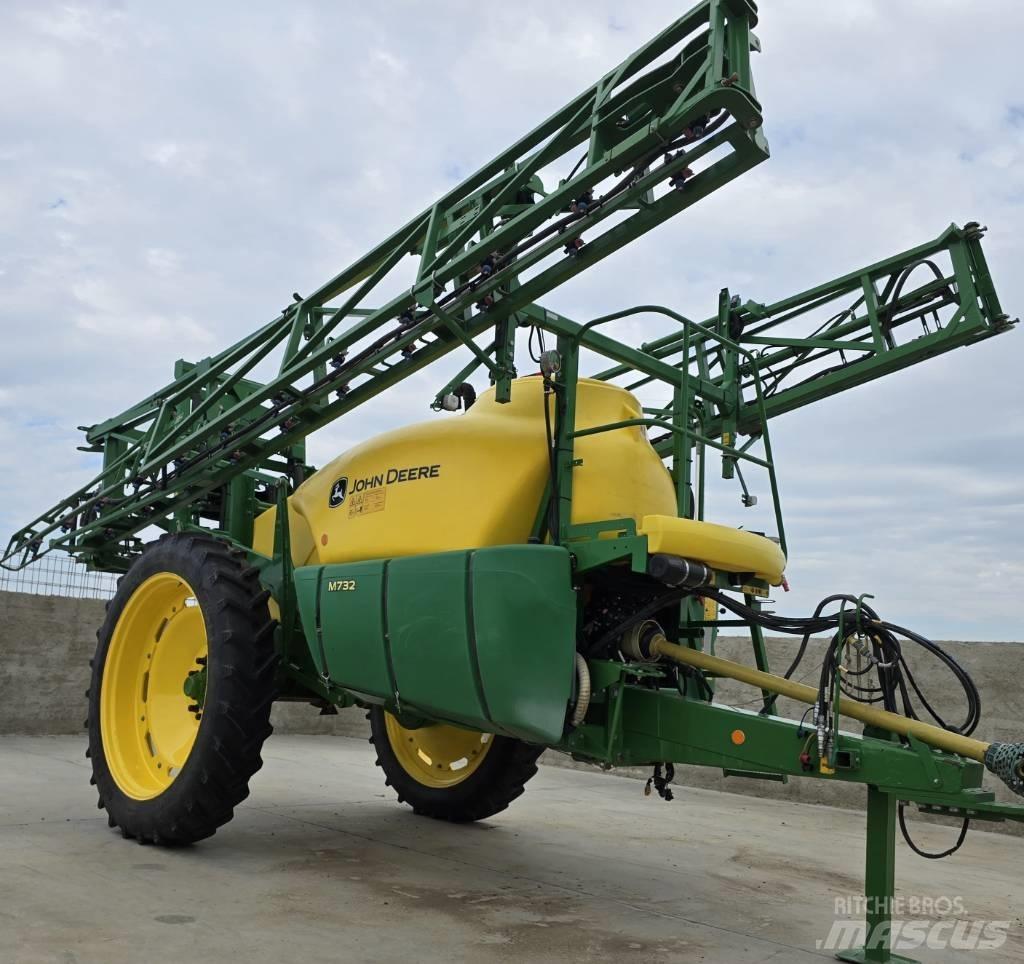 John Deere M 732 Vontatott trágyaszórók