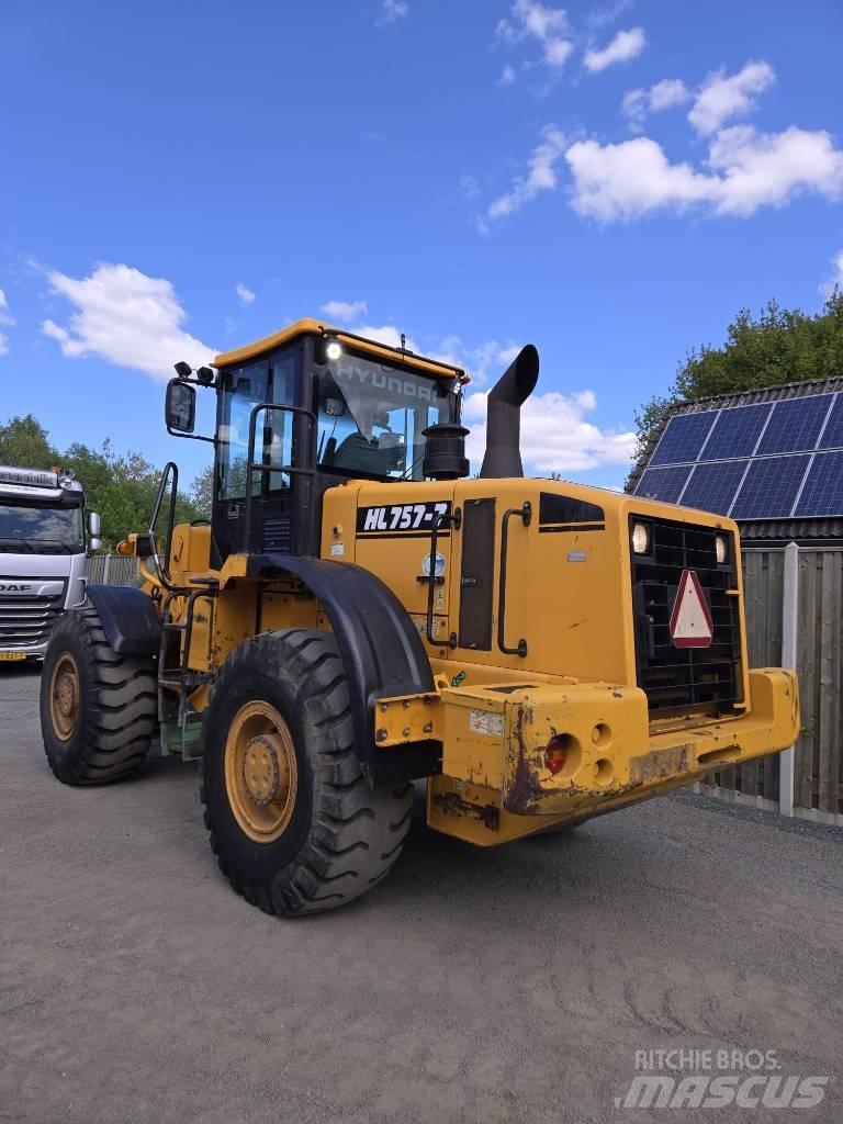 Hyundai HL 757-7 Gumikerekes homlokrakodók
