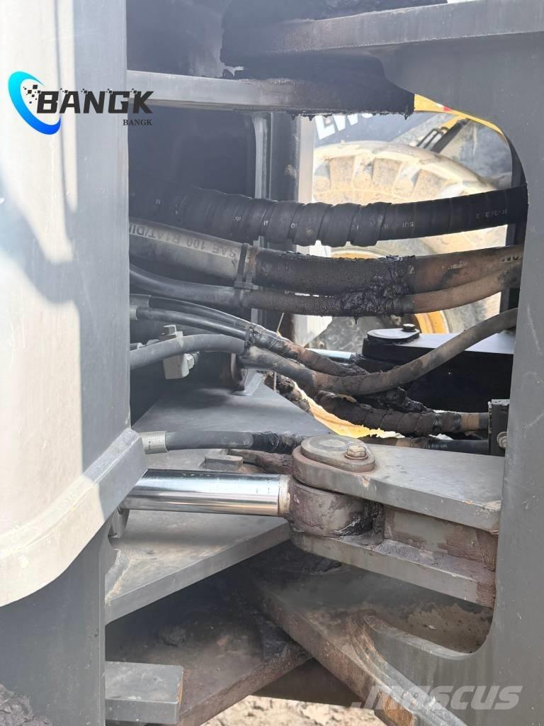 SDLG L 953 Gumikerekes homlokrakodók