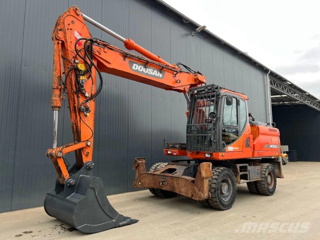 Doosan DX210W Gumikerekes kotrók