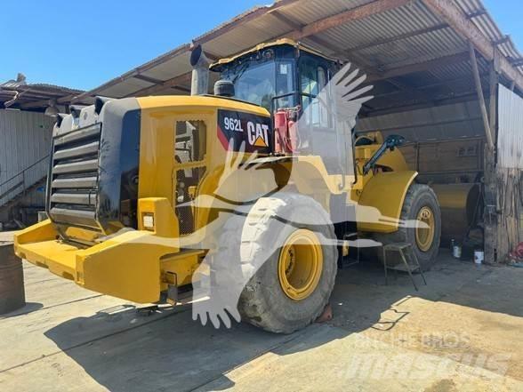 CAT 962L Gumikerekes homlokrakodók