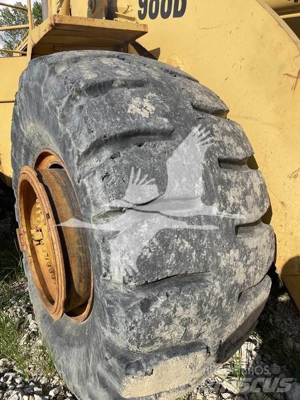 CAT 988B Gumikerekes homlokrakodók