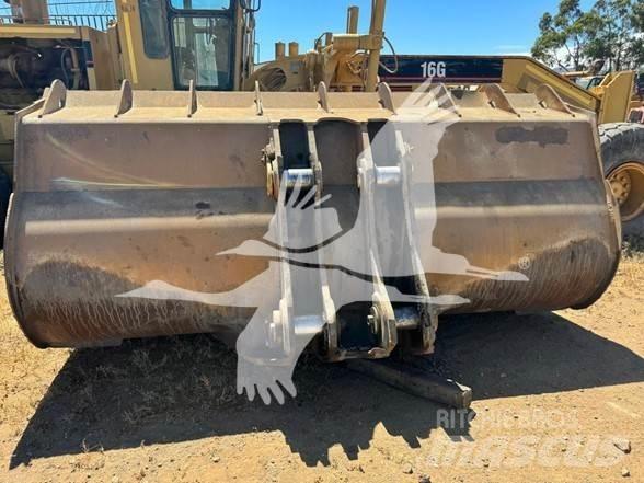 CAT 988H Gumikerekes homlokrakodók