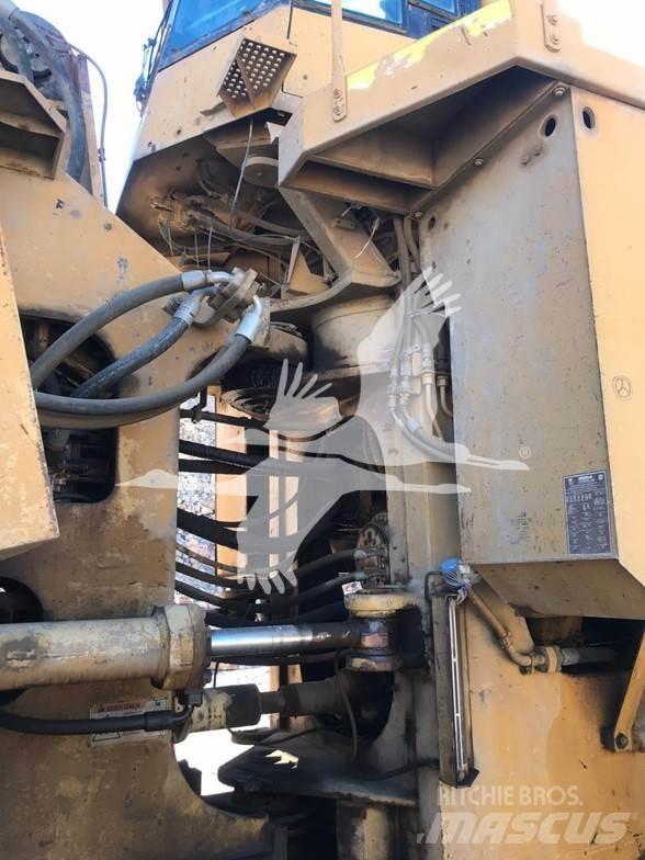 CAT 992G Gumikerekes homlokrakodók