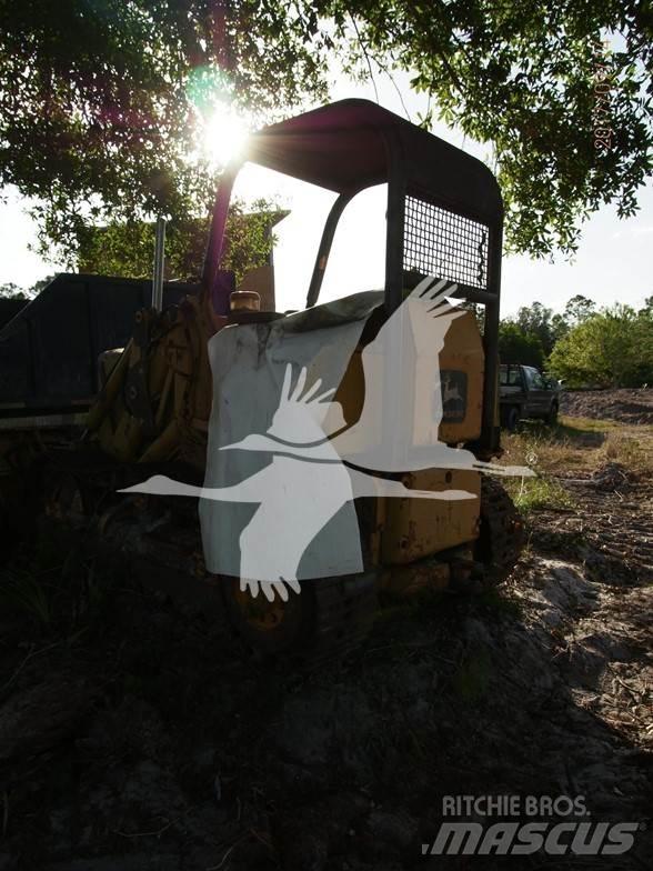John Deere 450 Lánctalpas homlokrakodók