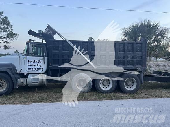 Mack RD688S Billenő teherautók