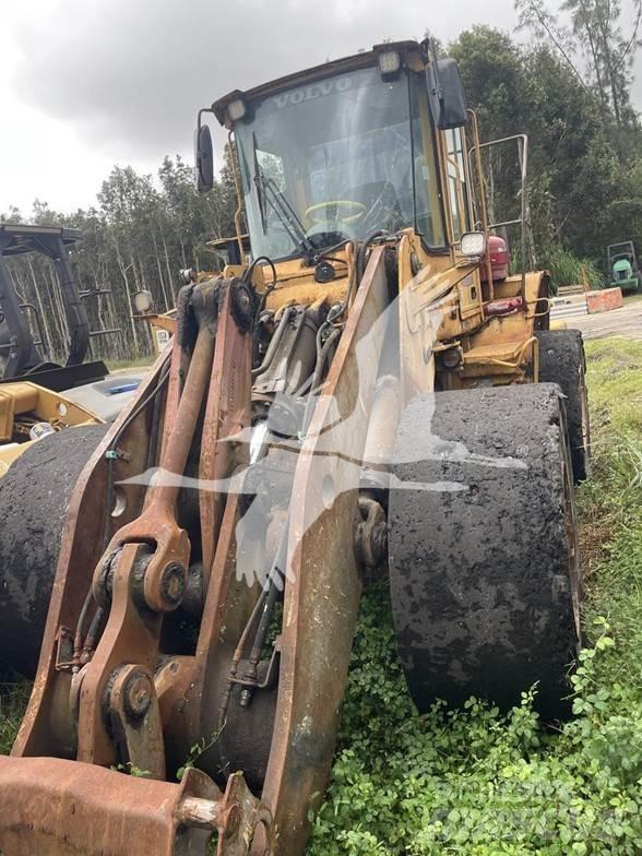 Volvo L120E Gumikerekes homlokrakodók