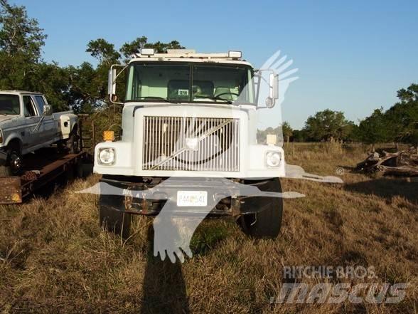 Volvo WG64 Vízszállító teherautók