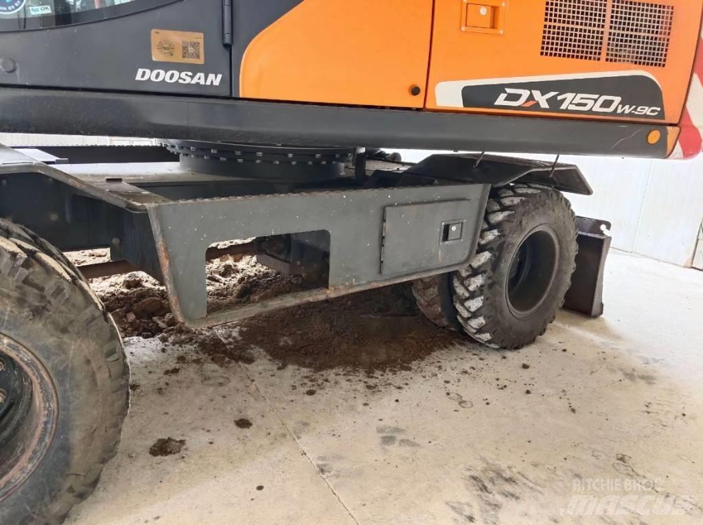 Doosan DX 150W-9C Gumikerekes kotrók