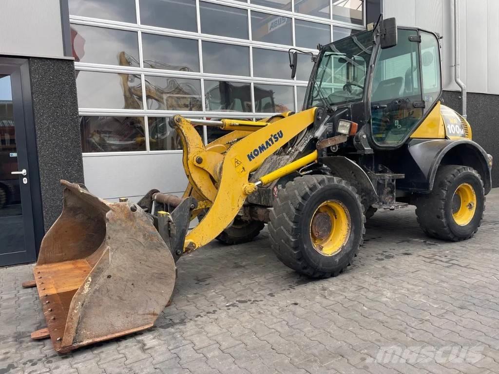 Komatsu WA100 Gumikerekes homlokrakodók