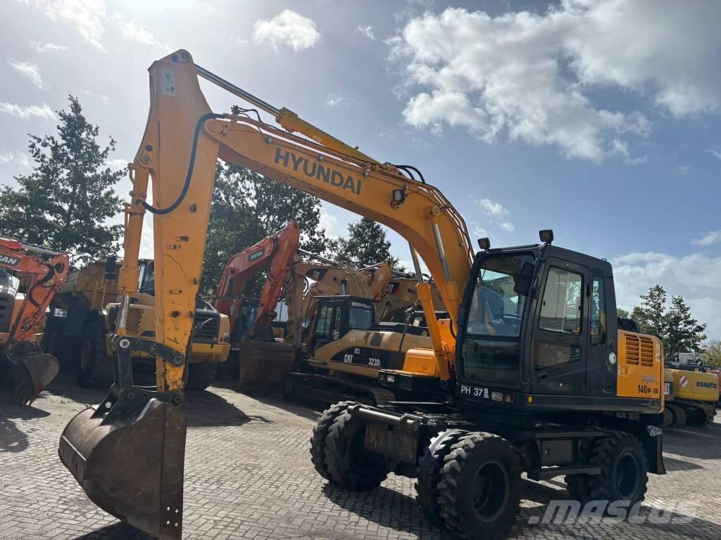 Hyundai 140W-7A Gumikerekes kotrók