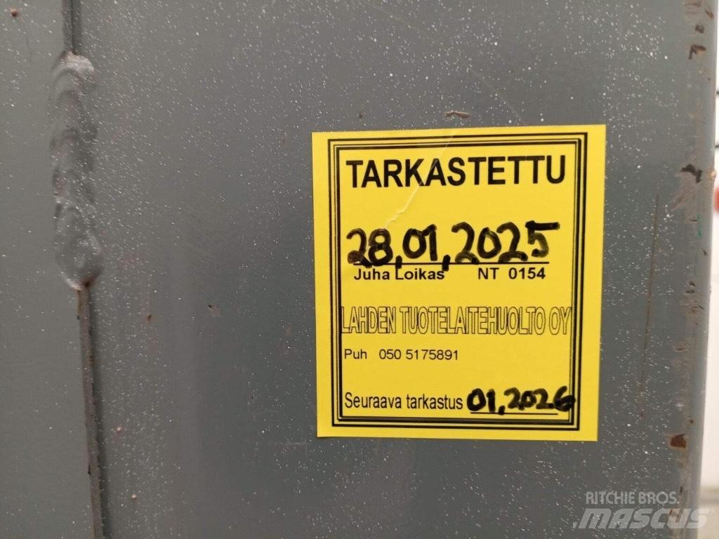 SkyJack SJ 16 Személyemelők