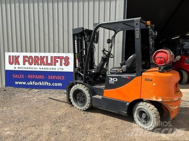 Doosan G 30 E-5 Gázüzemű targoncák
