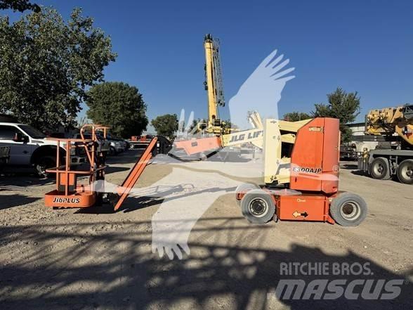 JLG E300AJP Karos emelők