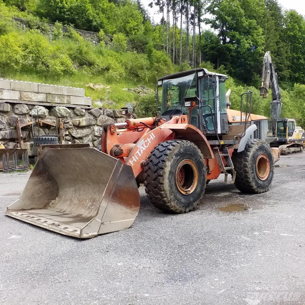 Hitachi ZW 220 Gumikerekes homlokrakodók