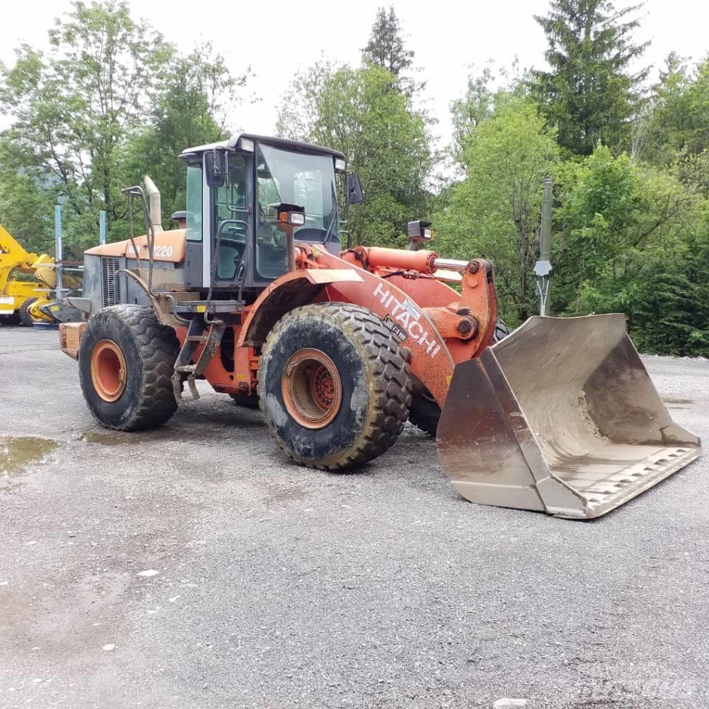 Hitachi ZW 220 Gumikerekes homlokrakodók
