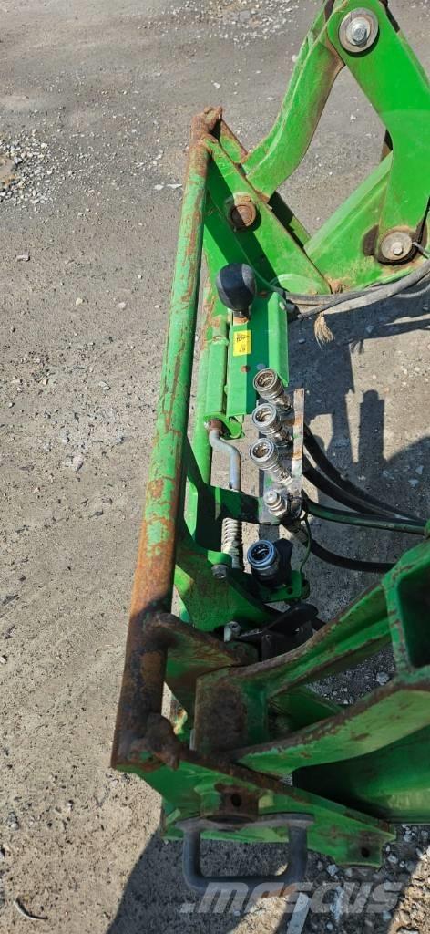 John Deere 6215R Traktorok