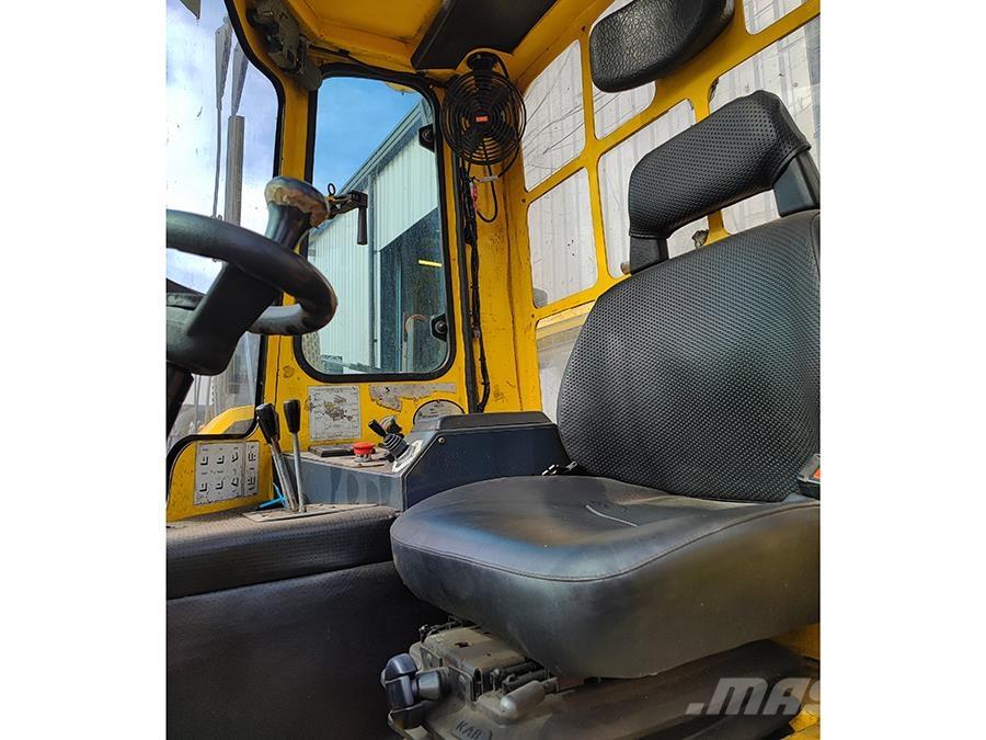 Combilift C4000 Tolóoszlopos négyutas targonca