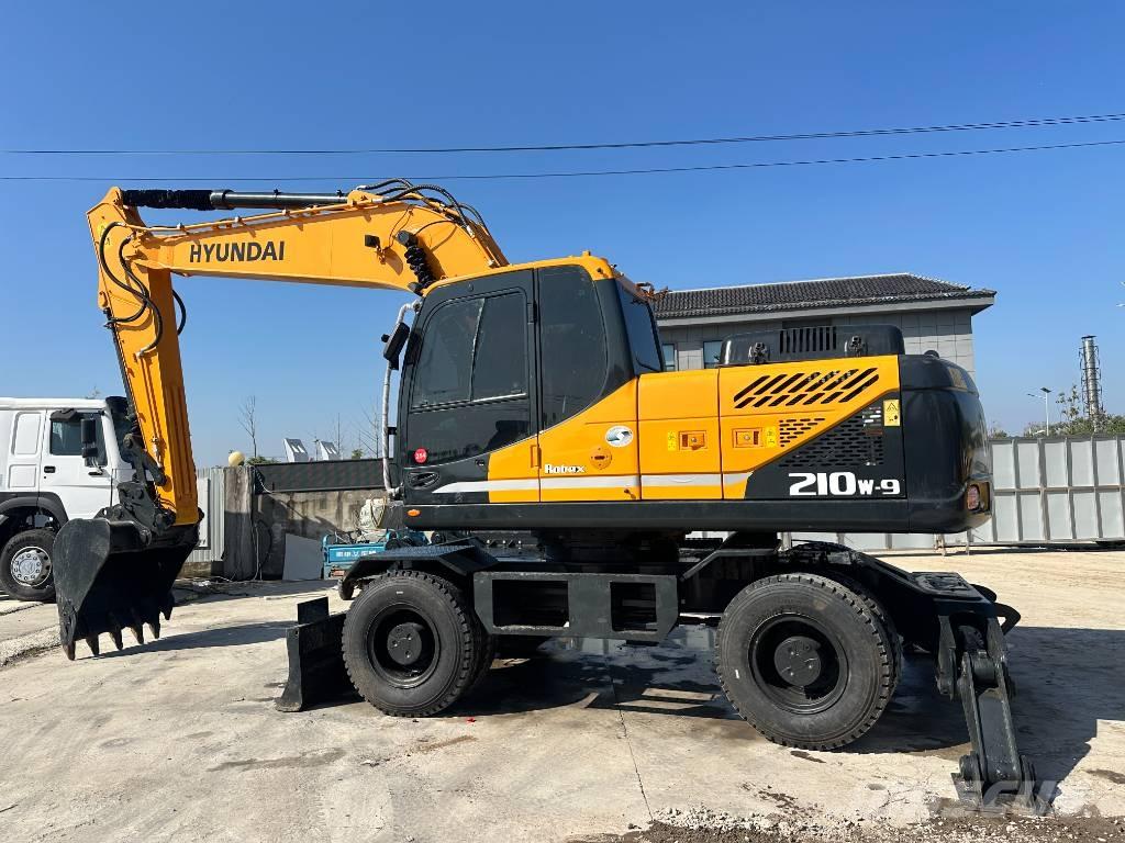 Hyundai R210W-9 Gumikerekes kotrók