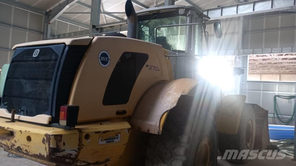 New Holland W 270 B Gumikerekes homlokrakodók