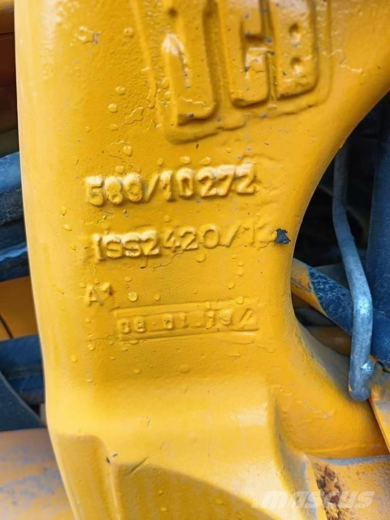JCB 3 CX Gumikerekes kotrók
