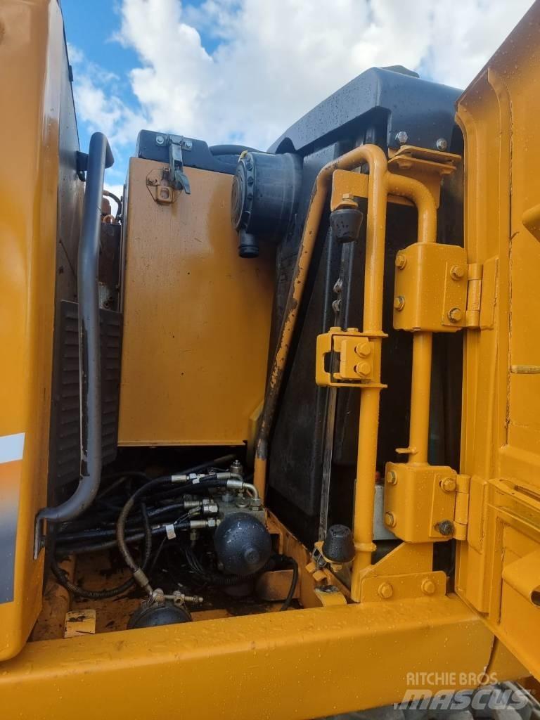 CASE WX 145 Gumikerekes kotrók