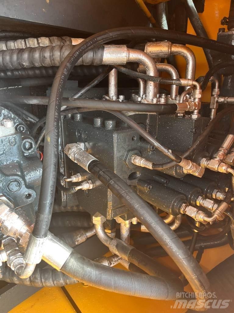 Hyundai 220LC-9S Lánctalpas kotrók