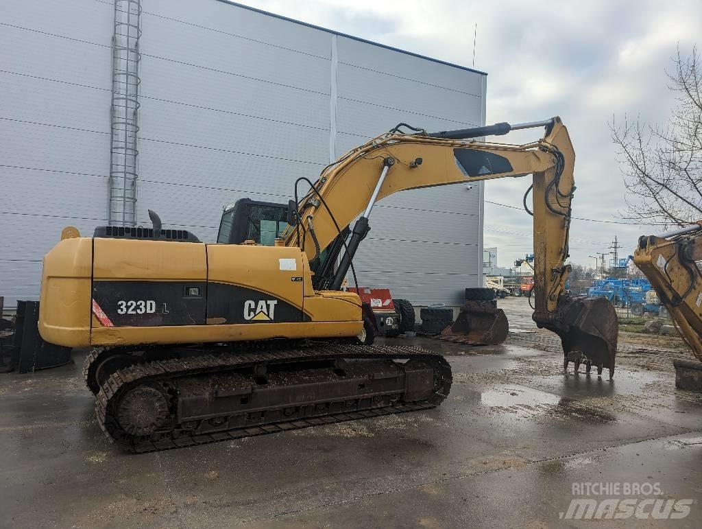 CAT 323 D Lánctalpas kotrók