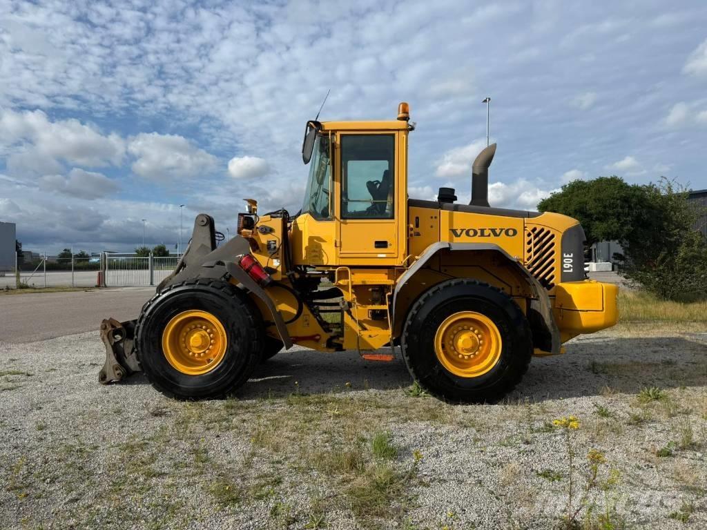 Volvo L 90 E Gumikerekes homlokrakodók