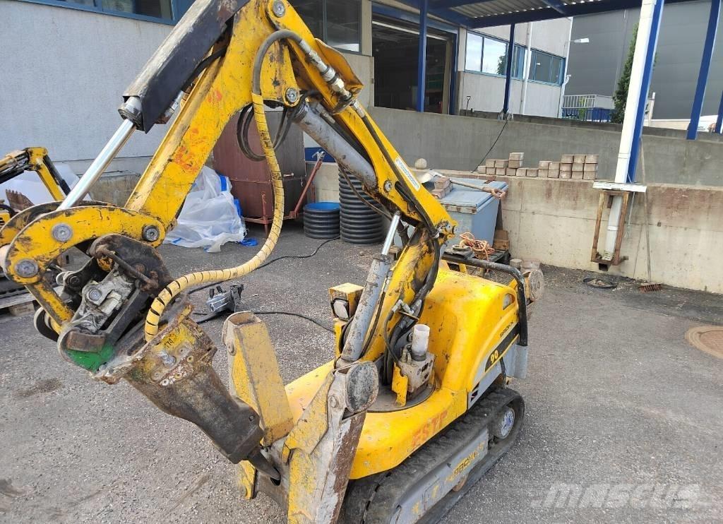 Brokk 90 Bontásra használt kotrók