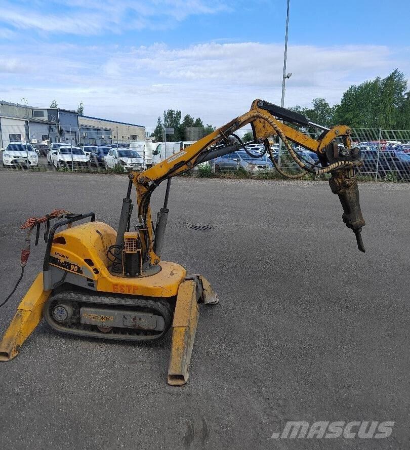 Brokk 90 Bontásra használt kotrók