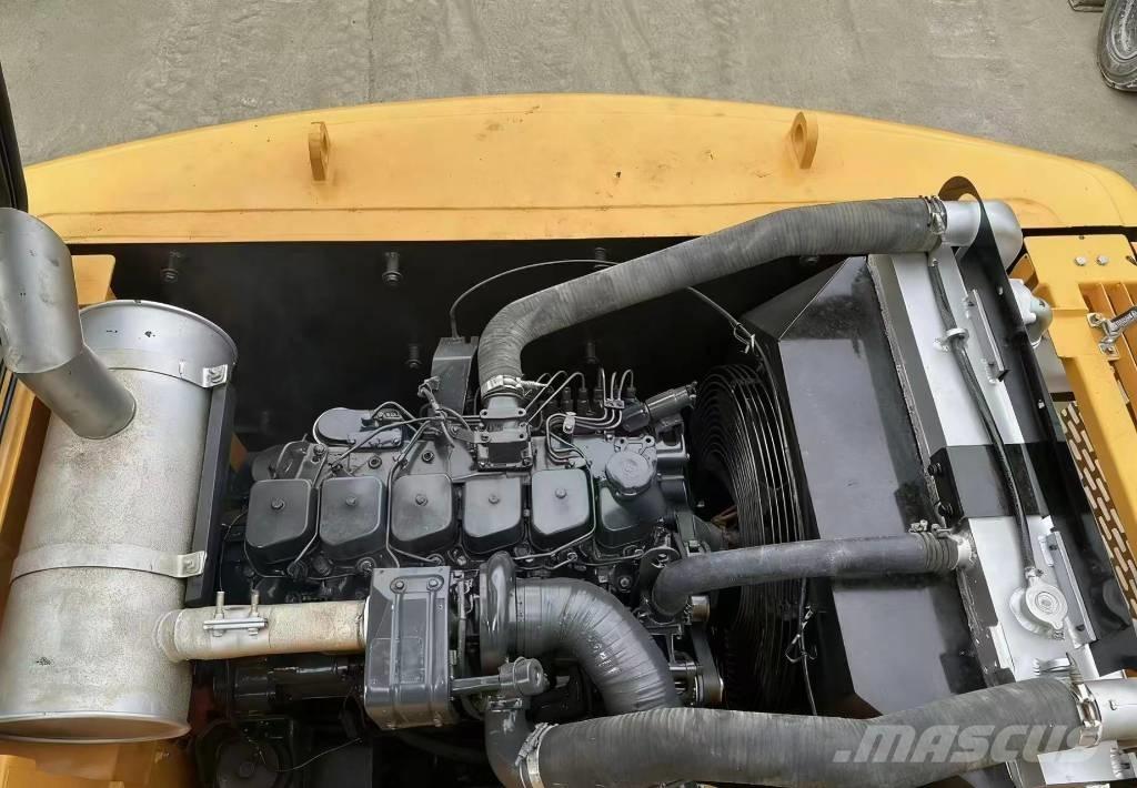 Hyundai 210W -9 Gumikerekes kotrók