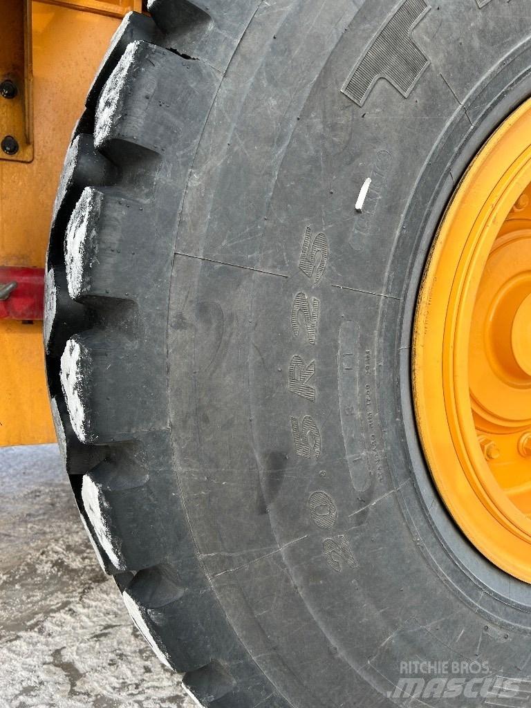 Hyundai HL 940 Gumikerekes homlokrakodók