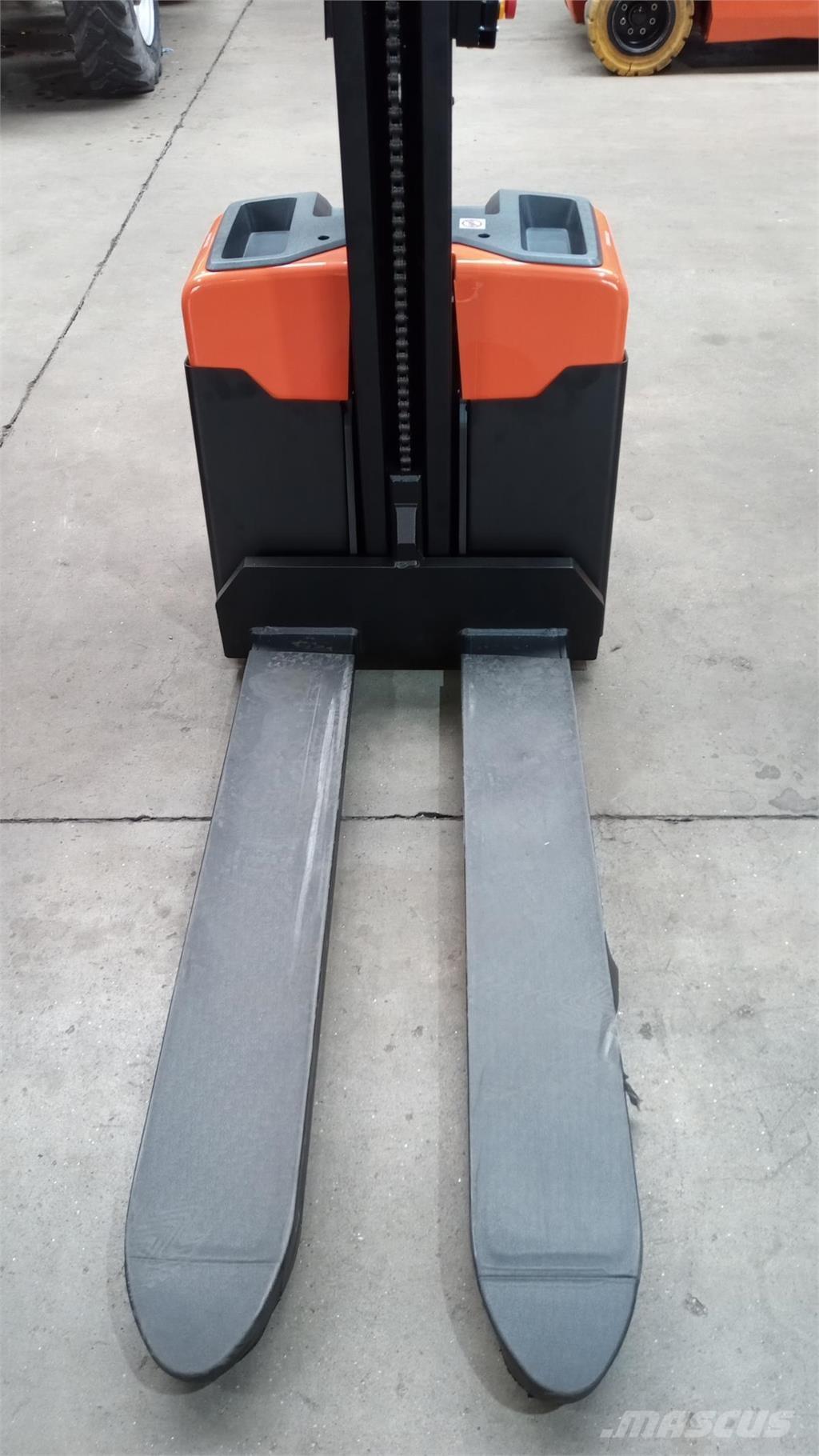 Toyota HWE100 Elektromos gyalogkíséretű targoncák