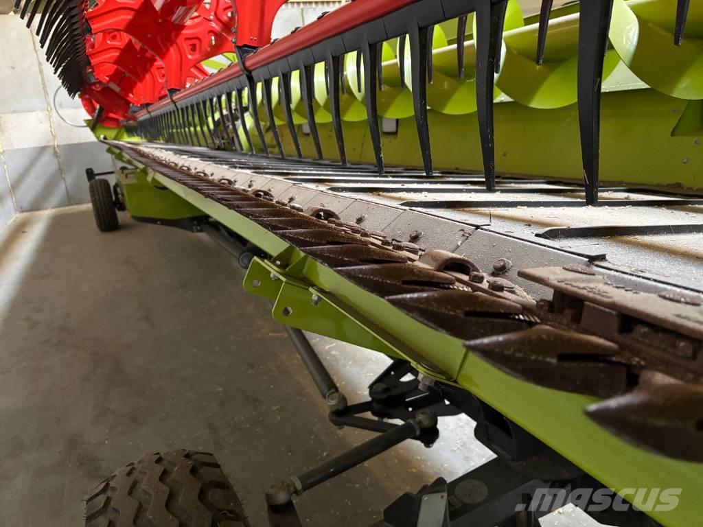 CLAAS LEXION 8800 TT Kombájnok