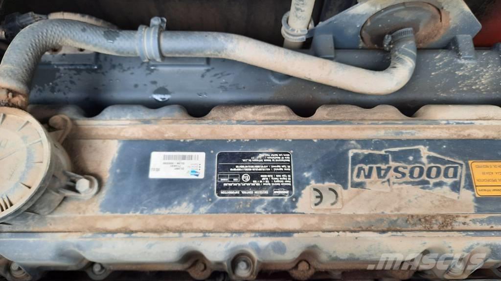 Doosan DX 300 LC-5 Lánctalpas kotrók